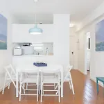 Bright 2br With Private Balcony - Beach, By Hopstays