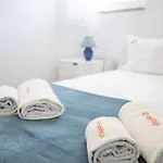 Bright 2br With Private Balcony - Beach, By Hopstays