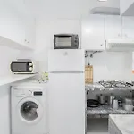 Apartment Bright 2br With Private Balcony - Beach, By Hopstays *