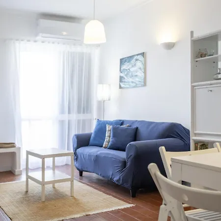 Apartment Bright 2br With Private Balcony - Beach, By Hopstays