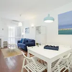 شقة Bright 2br With Private Balcony - Beach, By Hopstays