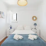Apartment Bright 2br With Private Balcony - Beach, By Hopstays
