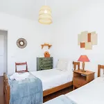 Apartment Bright 2br With Private Balcony - Beach, By Hopstays