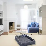 Bright 2br With Private Balcony - Beach, By Hopstays شقة