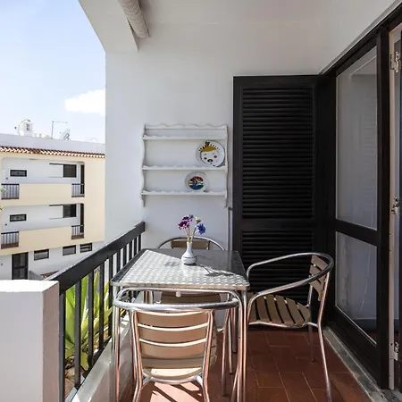 Bright 2br With Private Balcony - Beach, By Hopstays Διαμέρισμα
