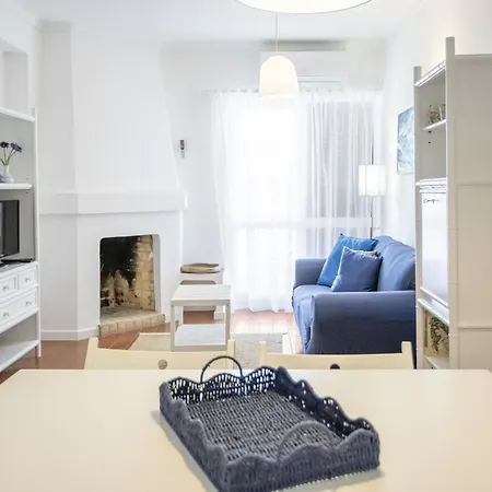 Bright 2br With Private Balcony - Beach, By Hopstays