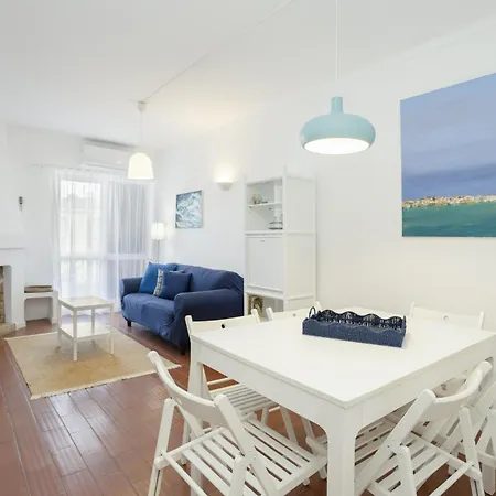 Lägenhet Bright 2br With Private Balcony - Beach, By Hopstays