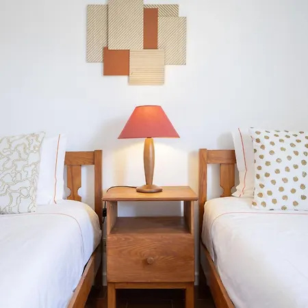 Bright 2br With Private Balcony - Beach, By Hopstays