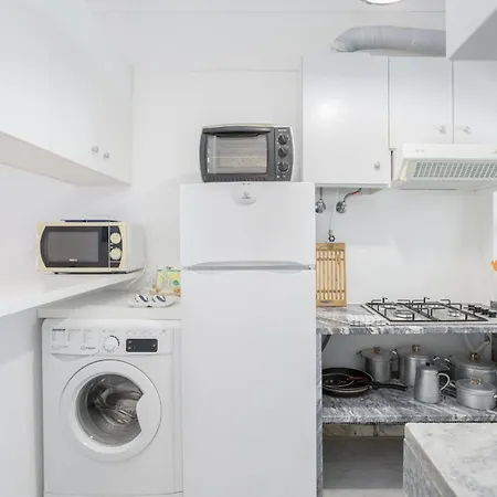 Lägenhet Bright 2br With Private Balcony - Beach, By Hopstays *