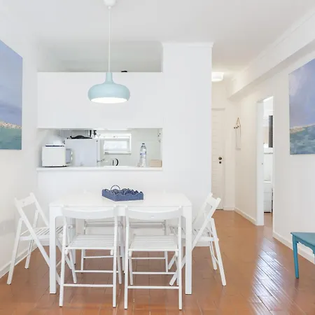 Bright 2br With Private Balcony - Beach, By Hopstays