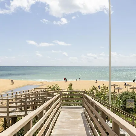 Bright 2br With Private Balcony - Beach, By Hopstays Апартаменты