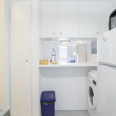 Bright 2br With Private Balcony - Beach, By Hopstays *